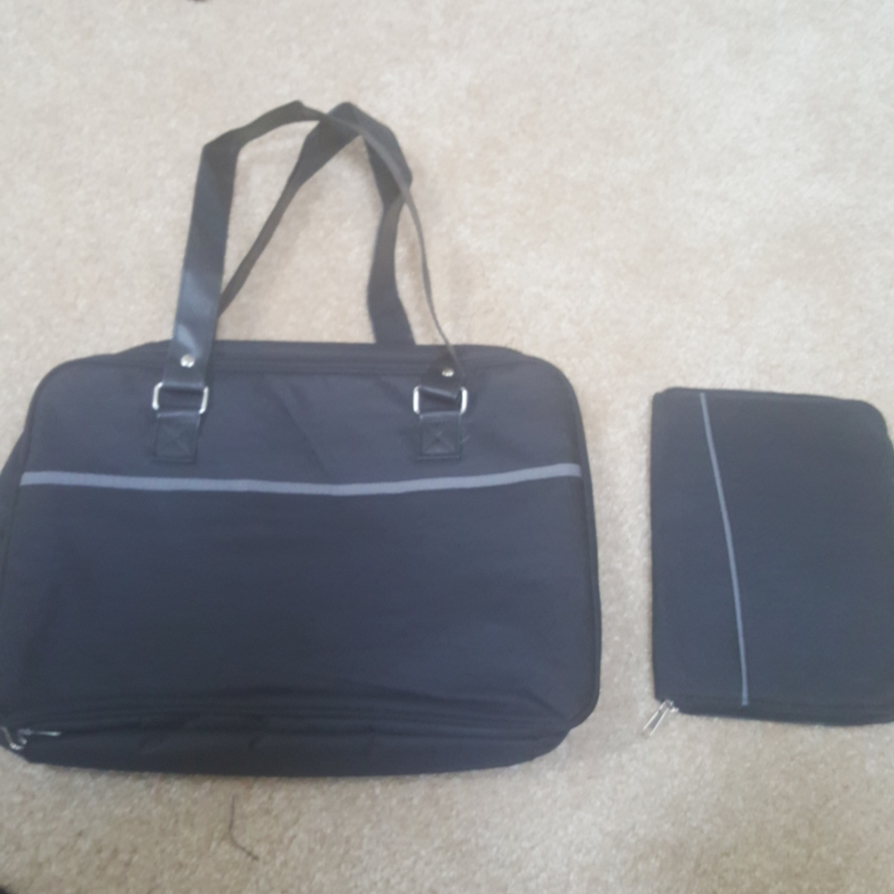 2 piece black zippered cushioned bag w matching